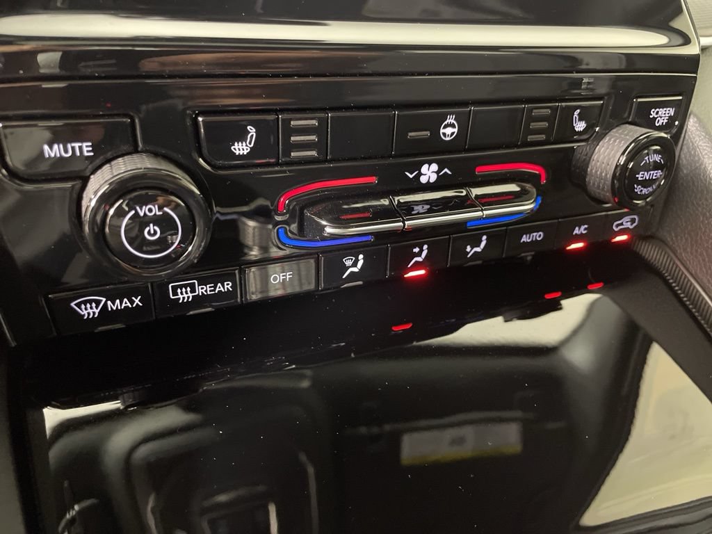 New 2025 Jeep Grand Cherokee Laredo X w/ Luxury Tech Group I AWD/4WD image 32