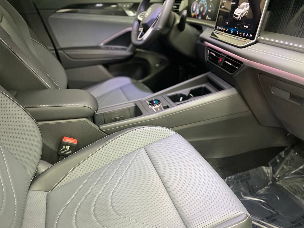 New 2026 Volkswagen Tiguan SE R-Line AWD/4WD image 8
