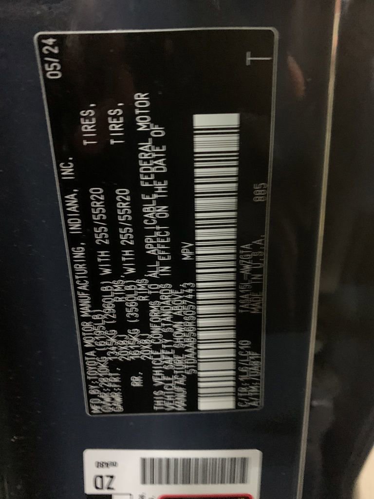 Used 2024 Toyota Grand Highlander Limited image 32