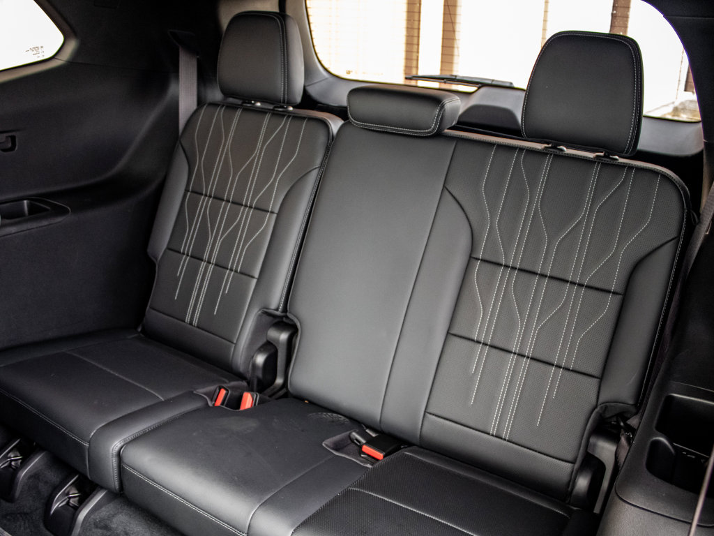Used 2025 Buick Enclave Avenir w/ Trailering Package, 5000 lbs. image 22