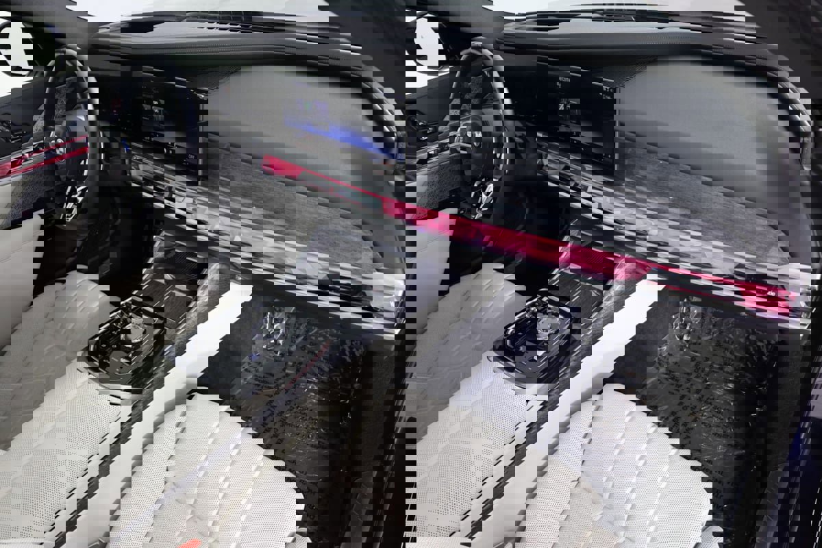 Used 2023 BMW 760i xDrive image 28