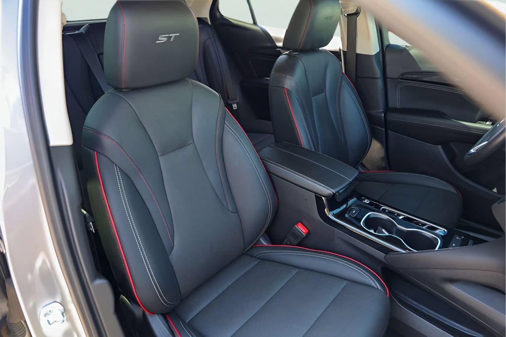 Used 2022 Buick Envision Essence w/ Sport Touring Package FWD image 31