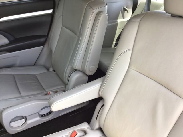 Used 2019 Toyota Highlander XLE AWD/4WD image 43