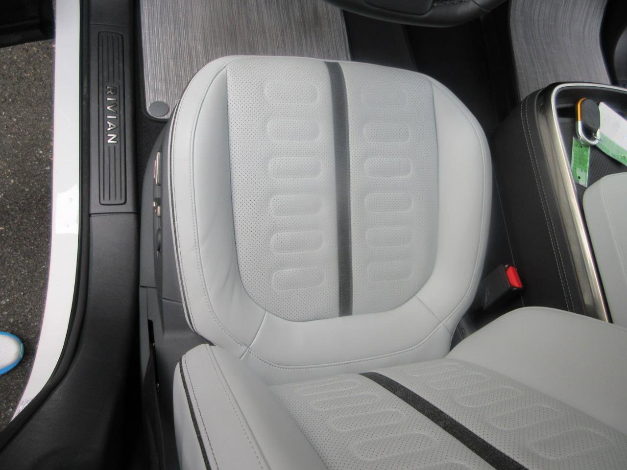 Used 2023 Rivian R1S Launch Edition image 13