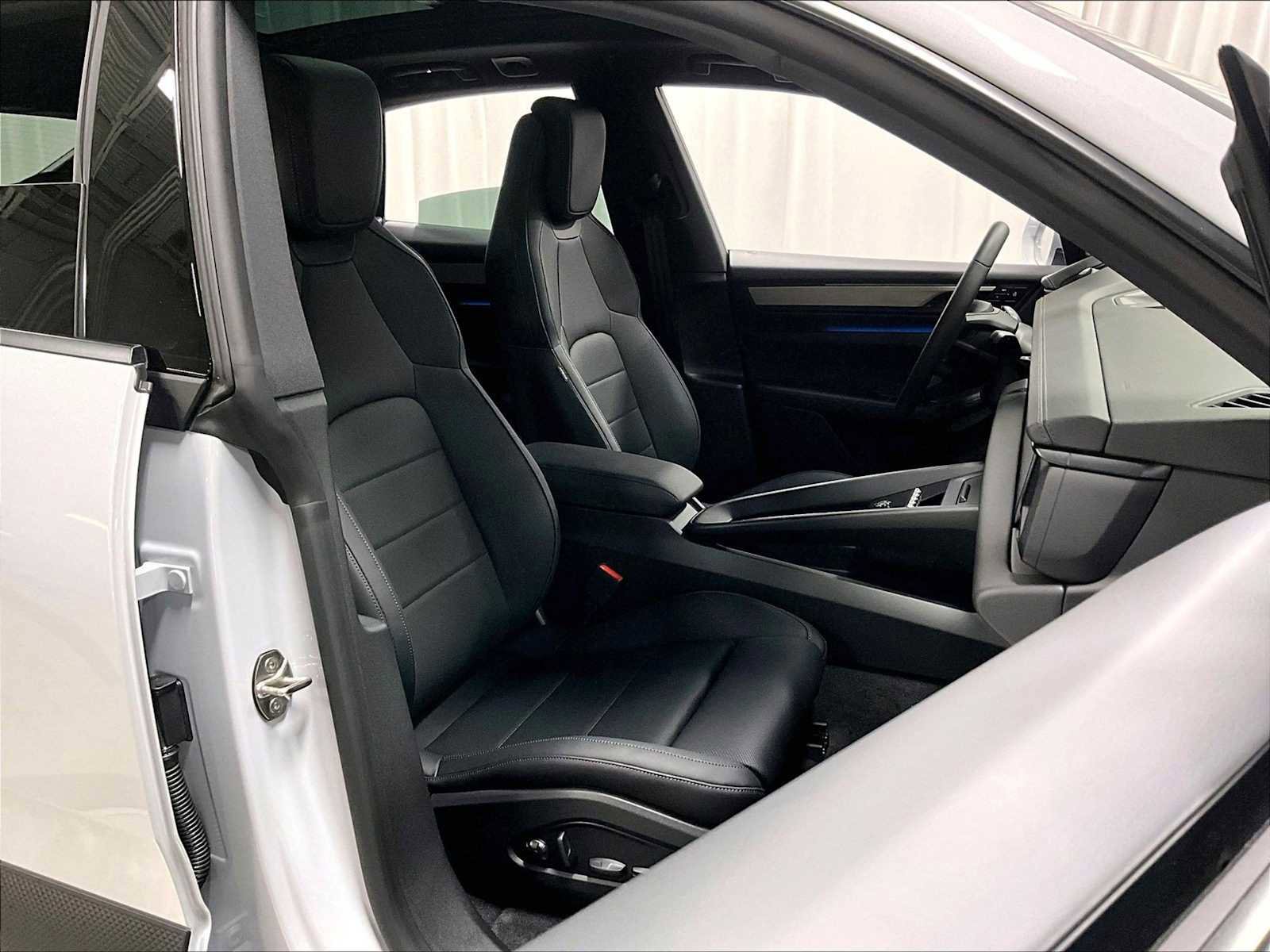 Used 2025 Porsche Macan Electric image 30