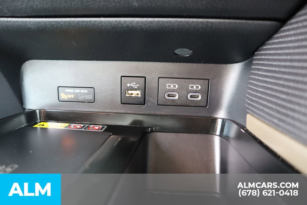 Used 2025 Toyota Camry SE image 31