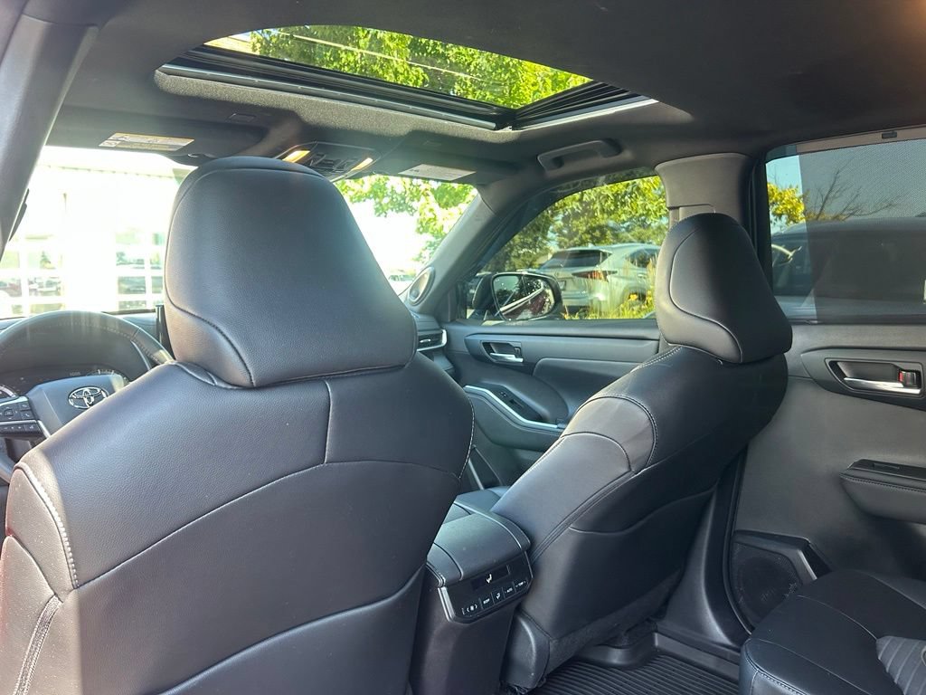 Used 2024 Toyota Highlander XSE AWD/4WD image 17