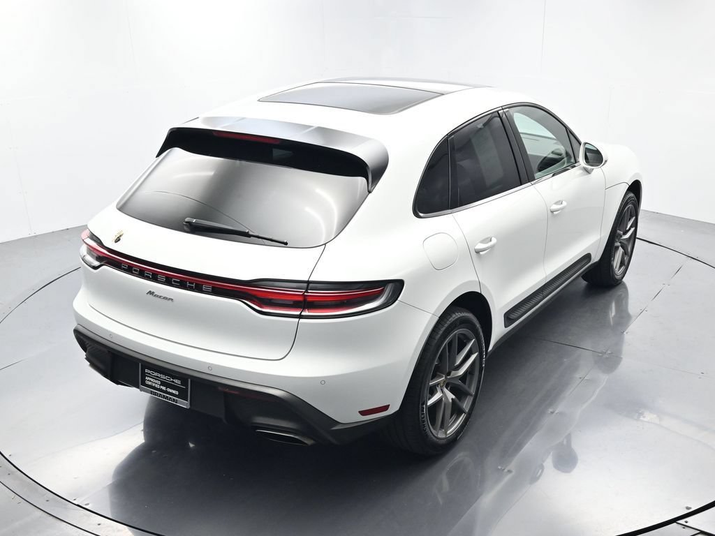 Certified 2025 Porsche Macan AWD/4WD image 40