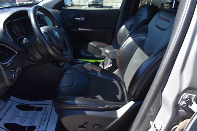 Used 2019 Jeep Cherokee Trailhawk w/ Cold Weather Group image 13