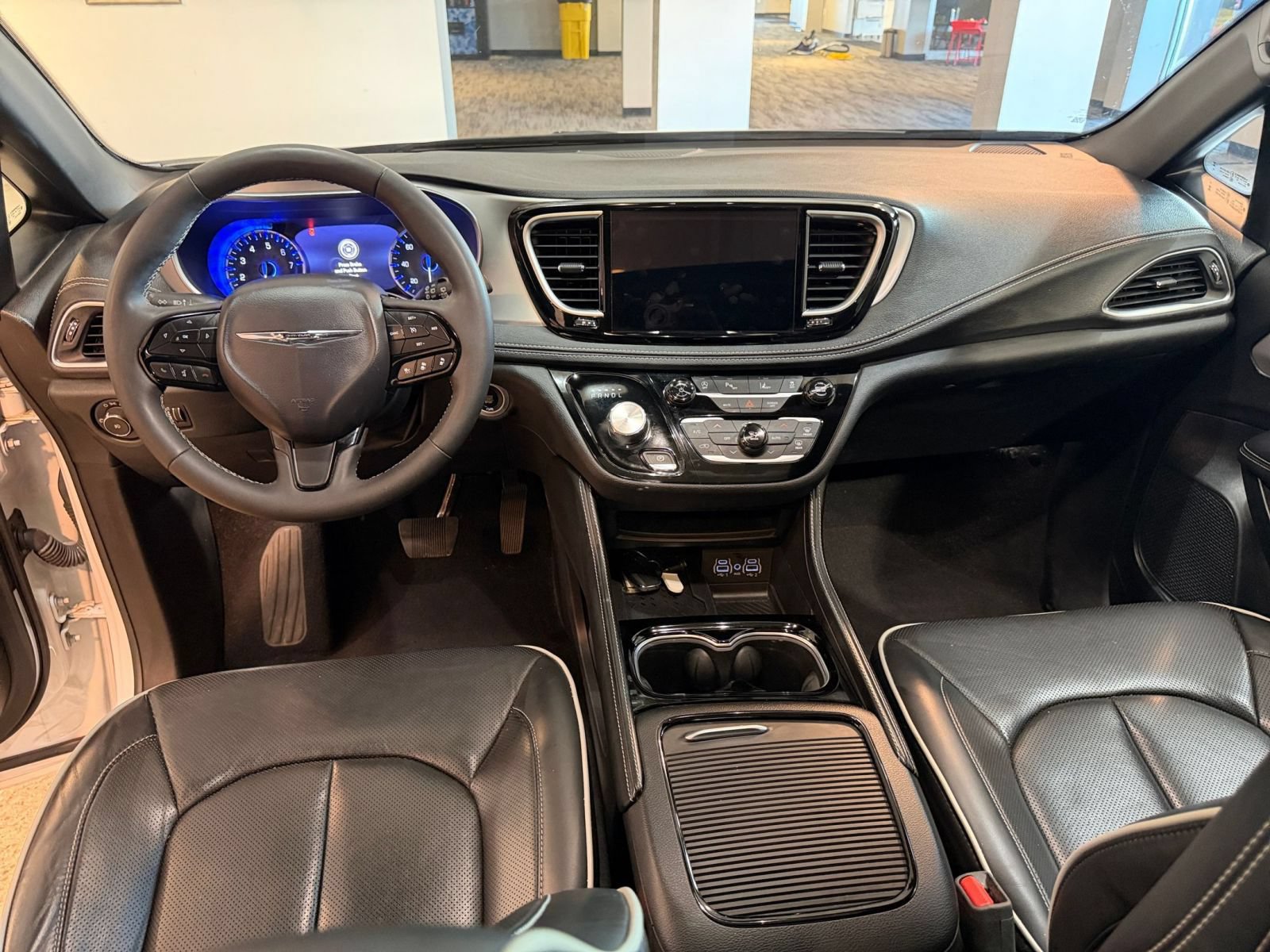 Used 2025 Chrysler Pacifica Limited FWD image 36