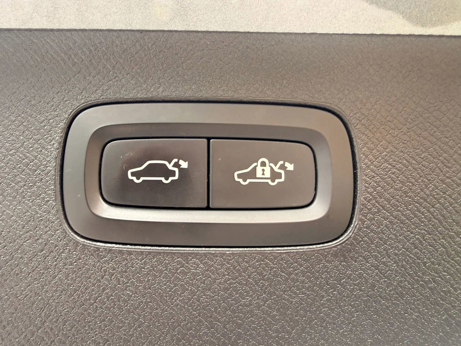 Used 2019 Volvo XC90 T5 Momentum AWD/4WD image 40