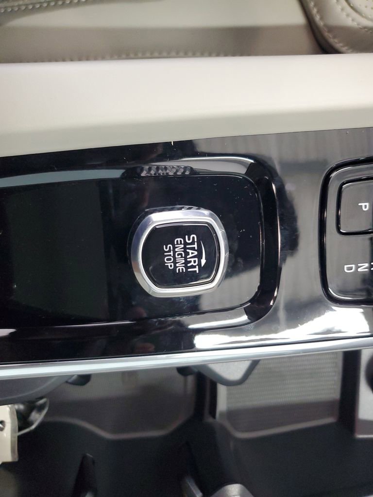 New 2025 Volvo V60 B5 Cross Country Ultra w/ Protection Package Premier image 32