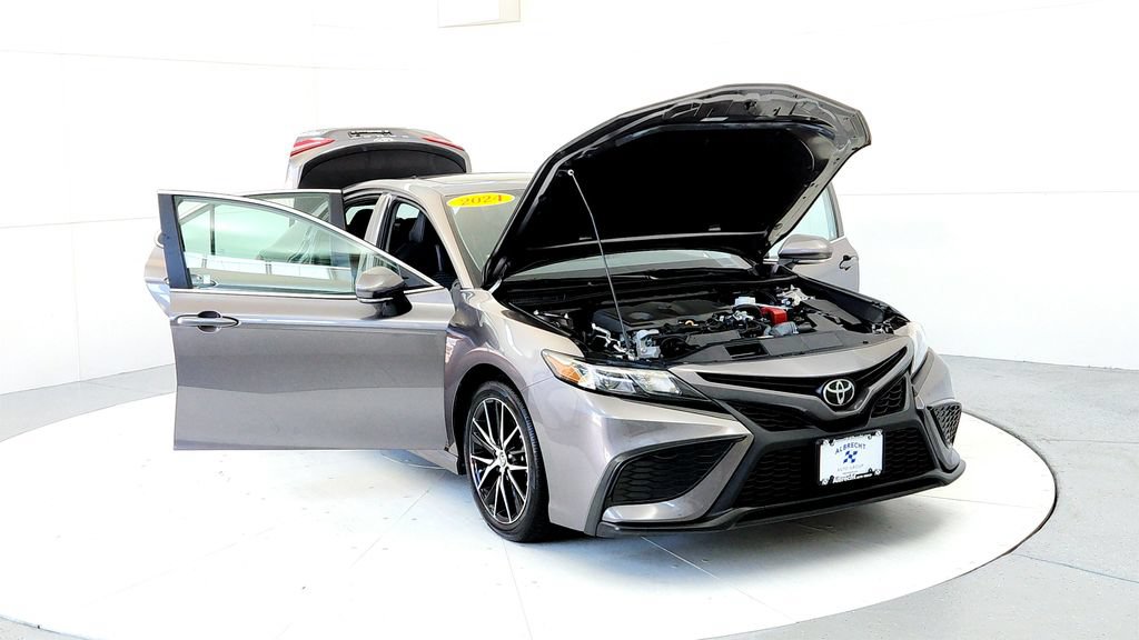 Certified 2024 Toyota Camry SE w/ Cold Weather Package AWD/4WD image 9