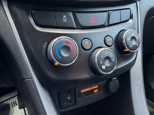 Used 2018 Chevrolet Trax LT w/ LT Convenience Package image 23