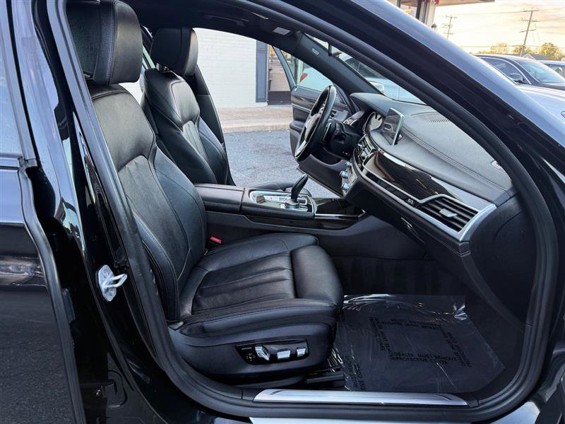 Used 2018 BMW 750i xDrive AWD/4WD image 13