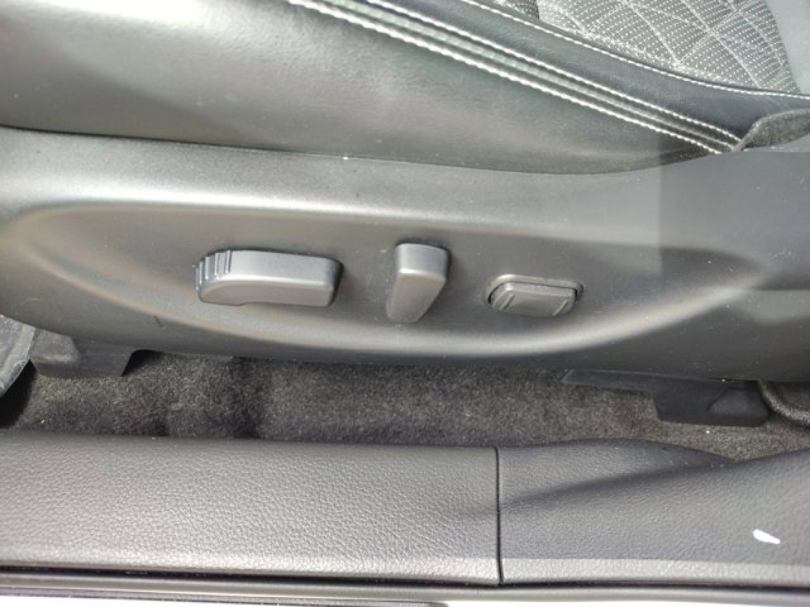 Used 2017 Nissan Maxima Platinum image 12