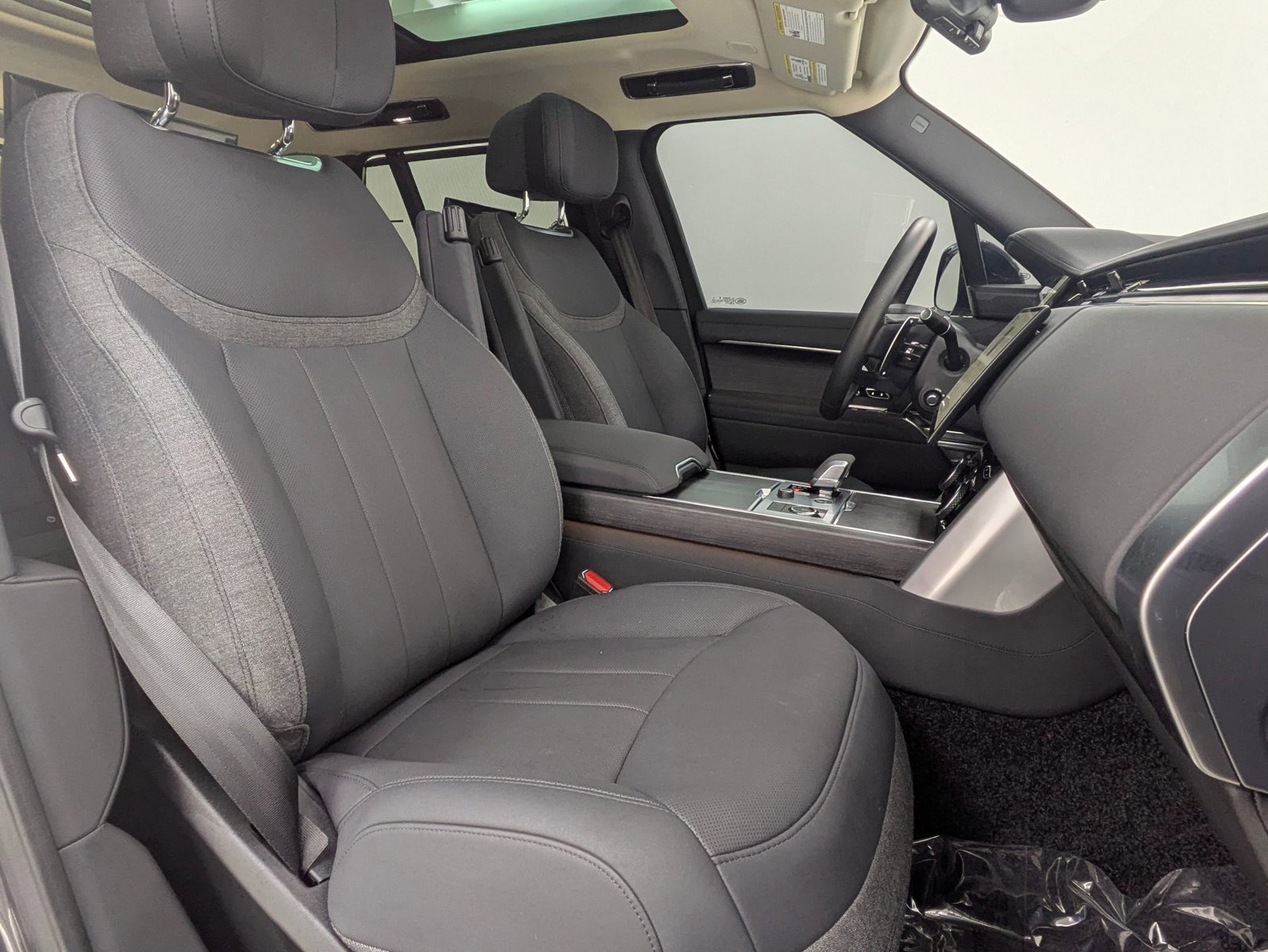 Used 2023 Land Rover Range Rover First Edition AWD/4WD image 25