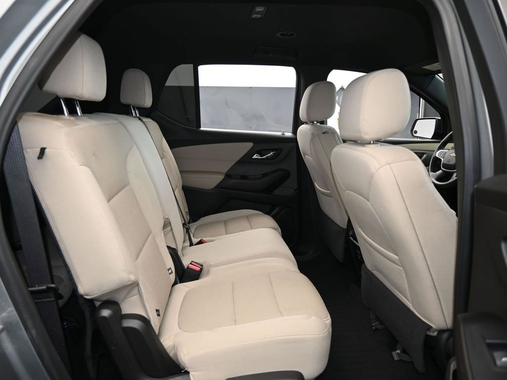 Used 2023 Chevrolet Traverse LS image 36