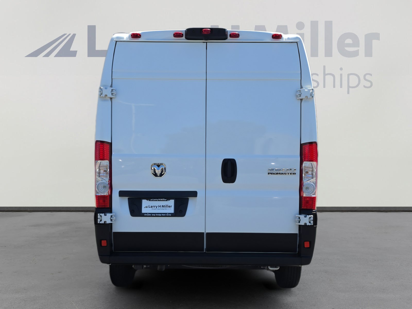 Used 2025 RAM ProMaster 2500 w/ Convenience Group FWD image 4
