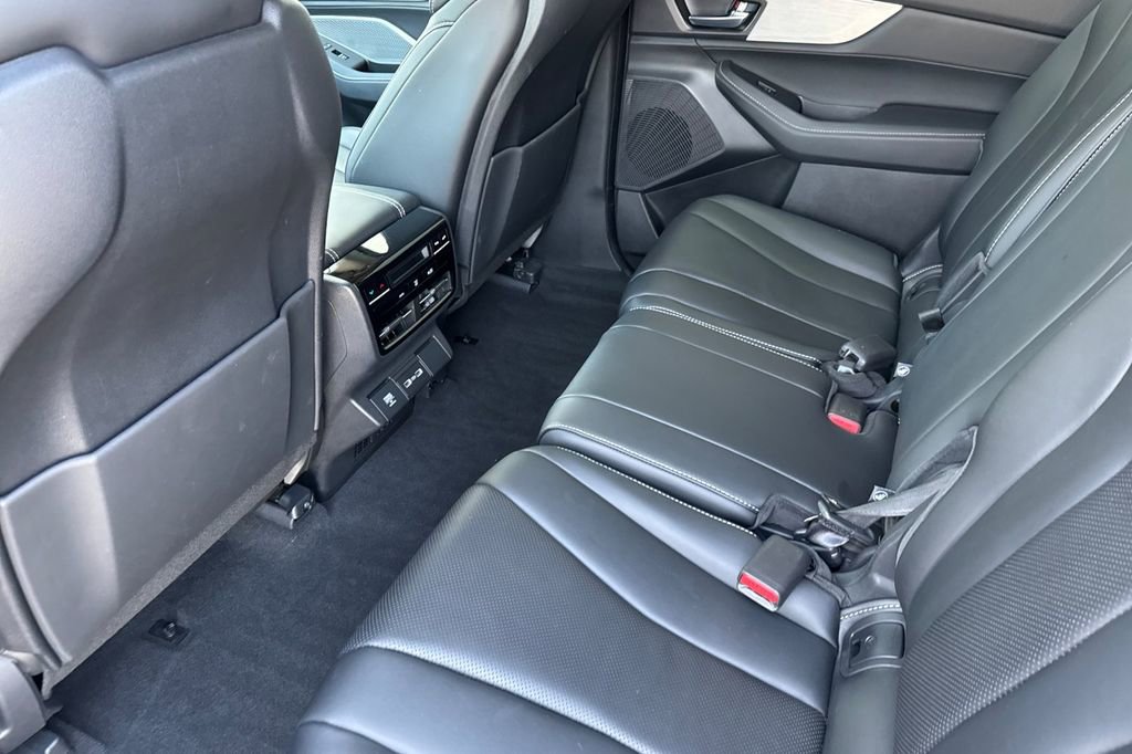 Certified 2023 Acura MDX FWD w/ Technology Package image 5