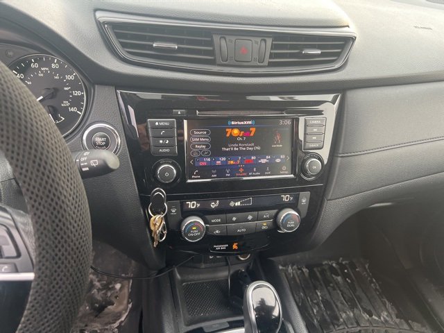 Used 2020 Nissan Rogue SV image 5