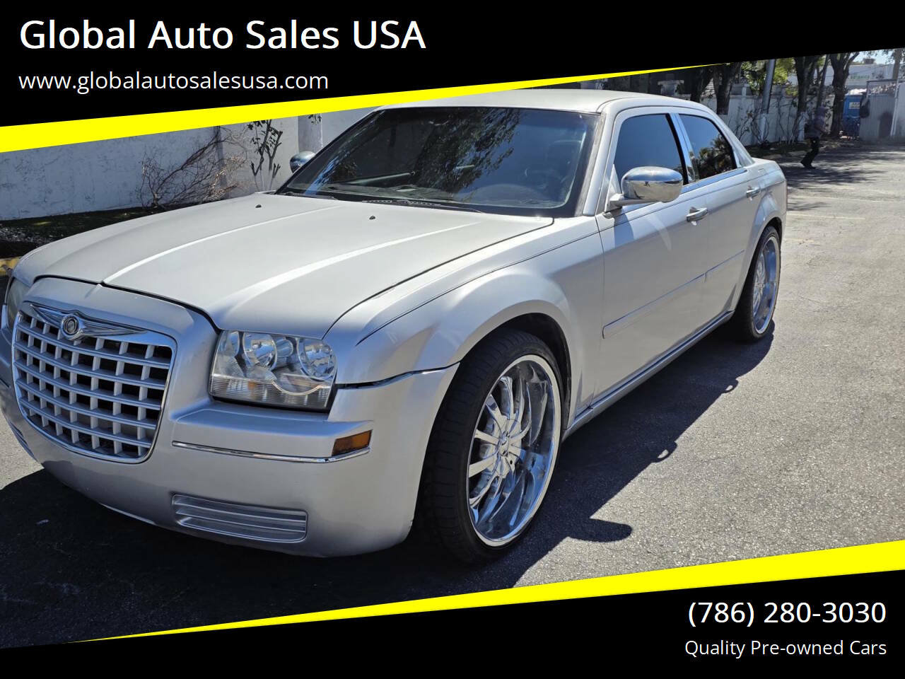 Used 2005 Chrysler 300 RWD image 1