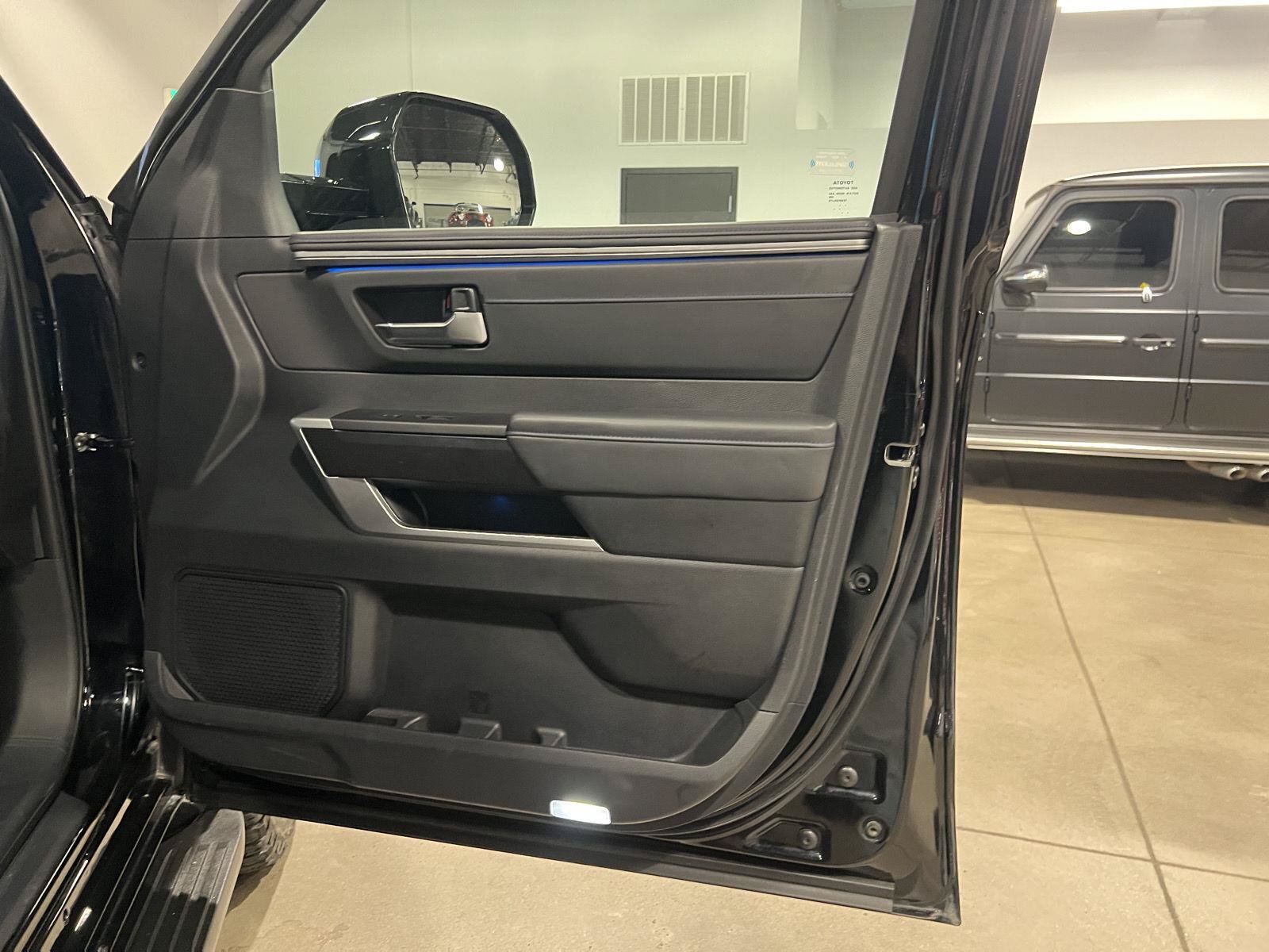 Used 2023 Toyota Sequoia Platinum AWD/4WD image 50