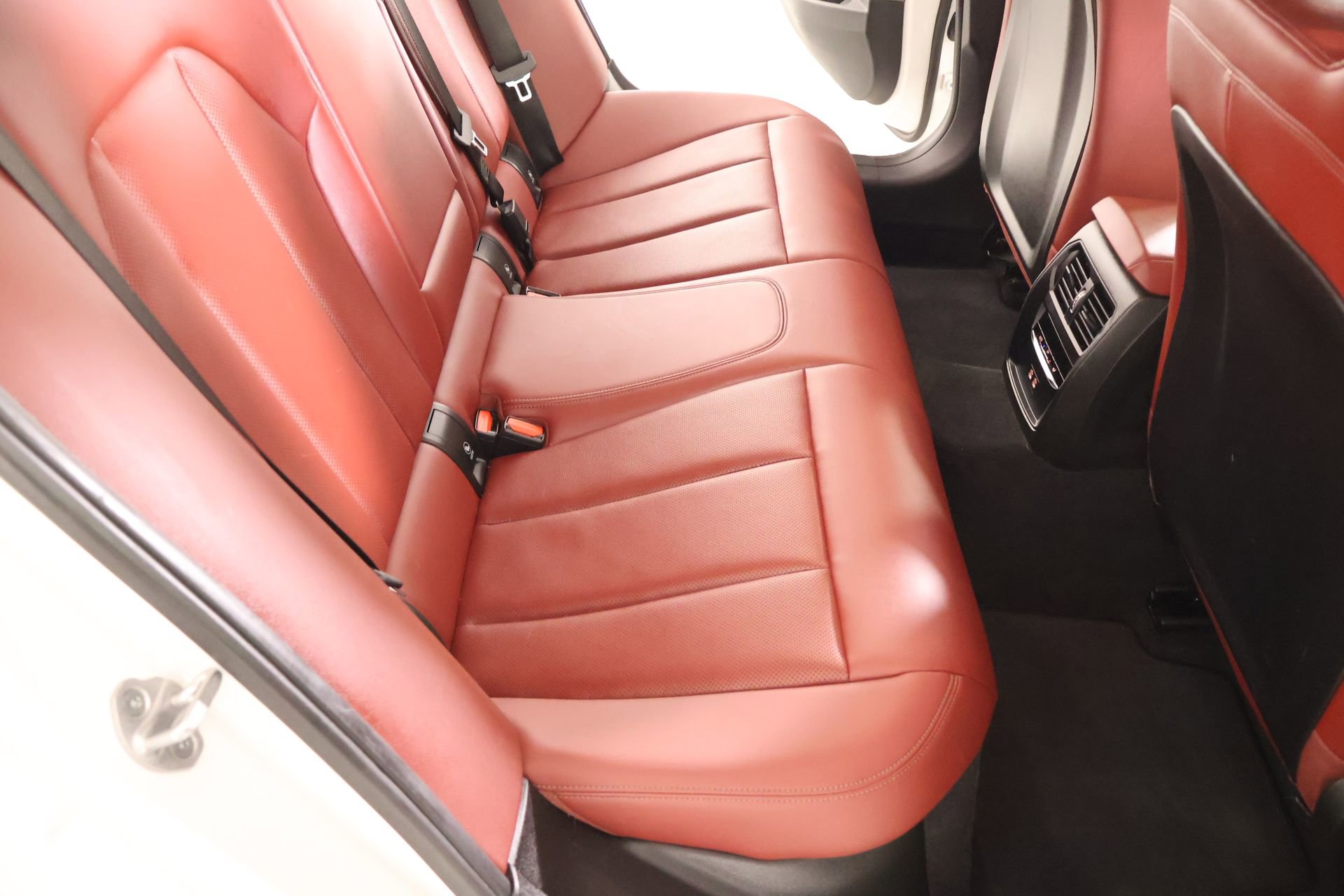 Used 2025 BMW 330i Sedan w/ M Sport Package image 15