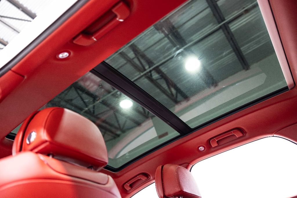 Used 2022 Bentley Bentayga image 36
