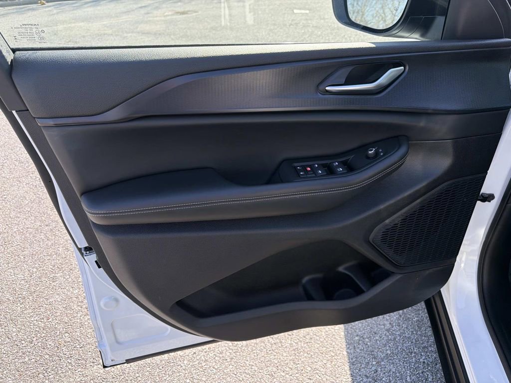 Used 2024 Jeep Grand Cherokee Laredo image 20