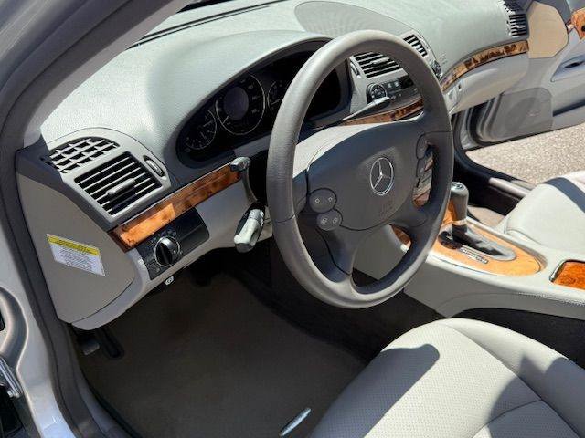 Used 2007 Mercedes-Benz E 350 Sedan image 32