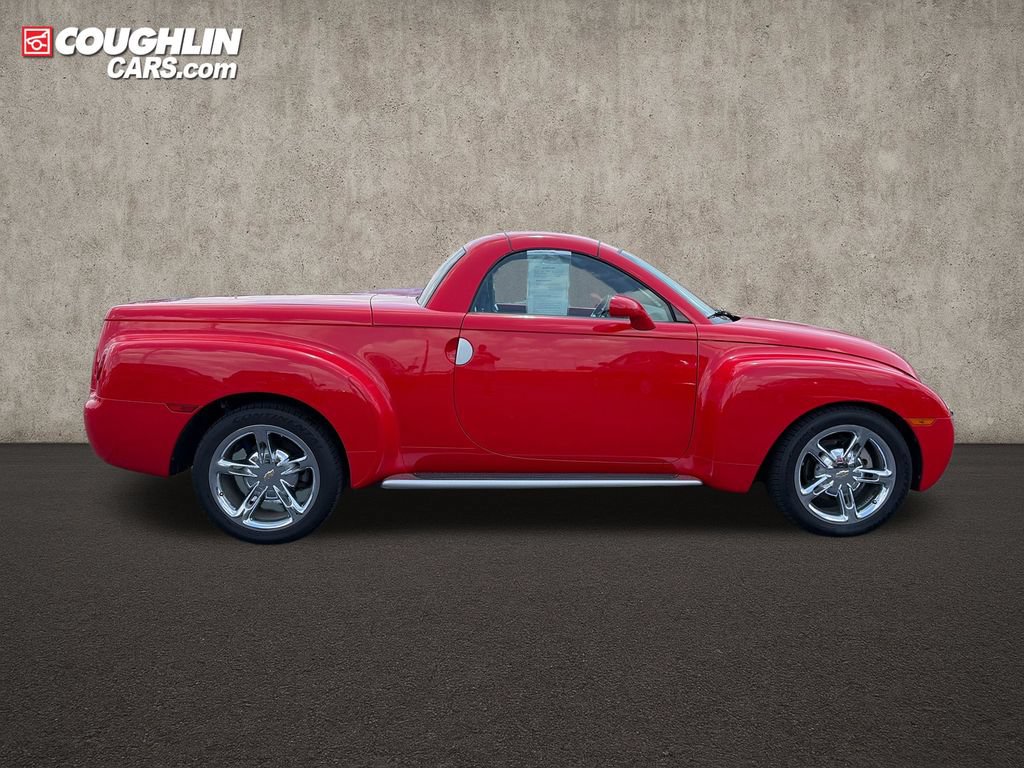 Used 2004 Chevrolet SSR w/ Preferred Equipment Group RWD image 9
