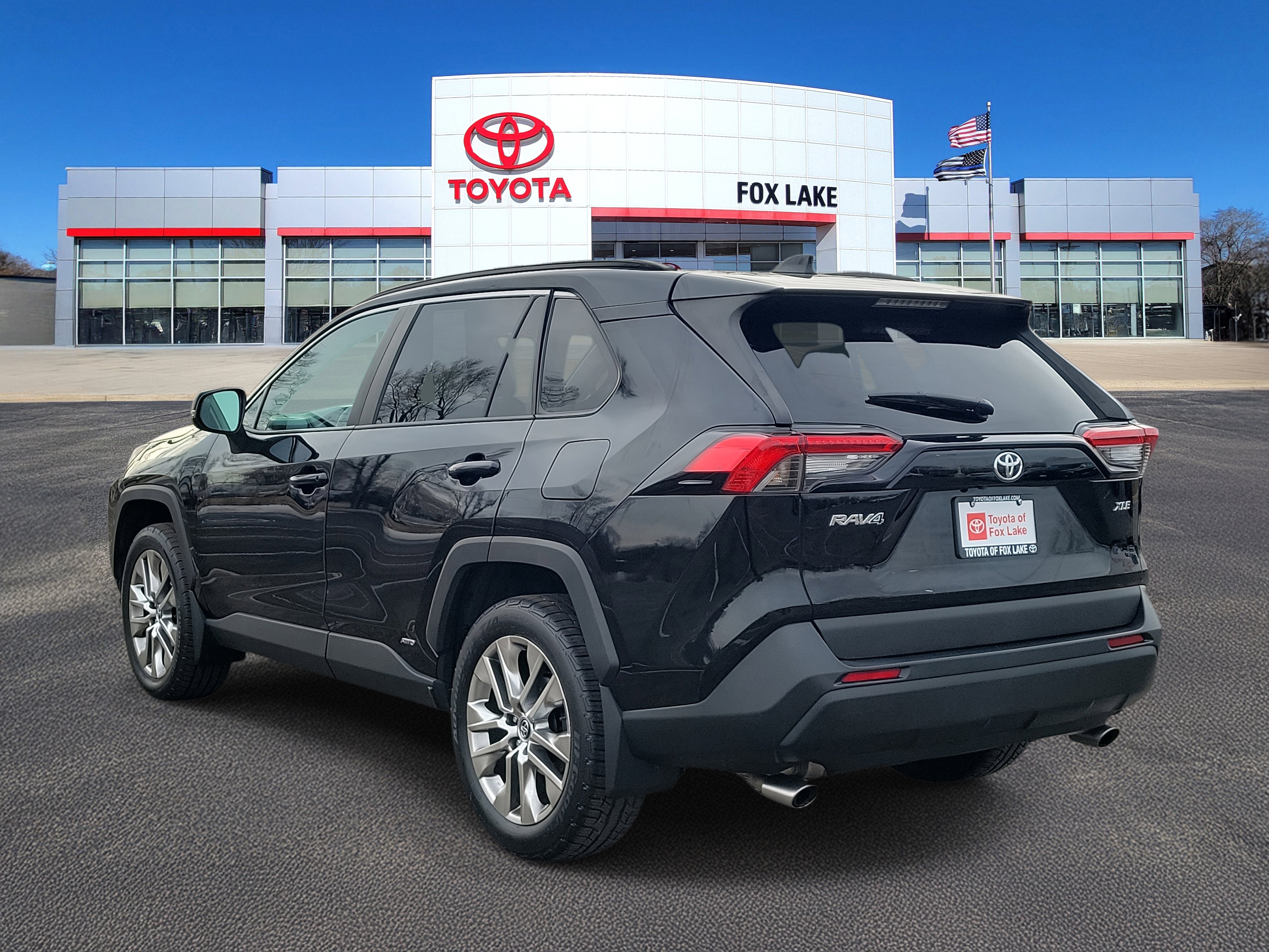 Used 2020 Toyota RAV4 XLE Premium image 3