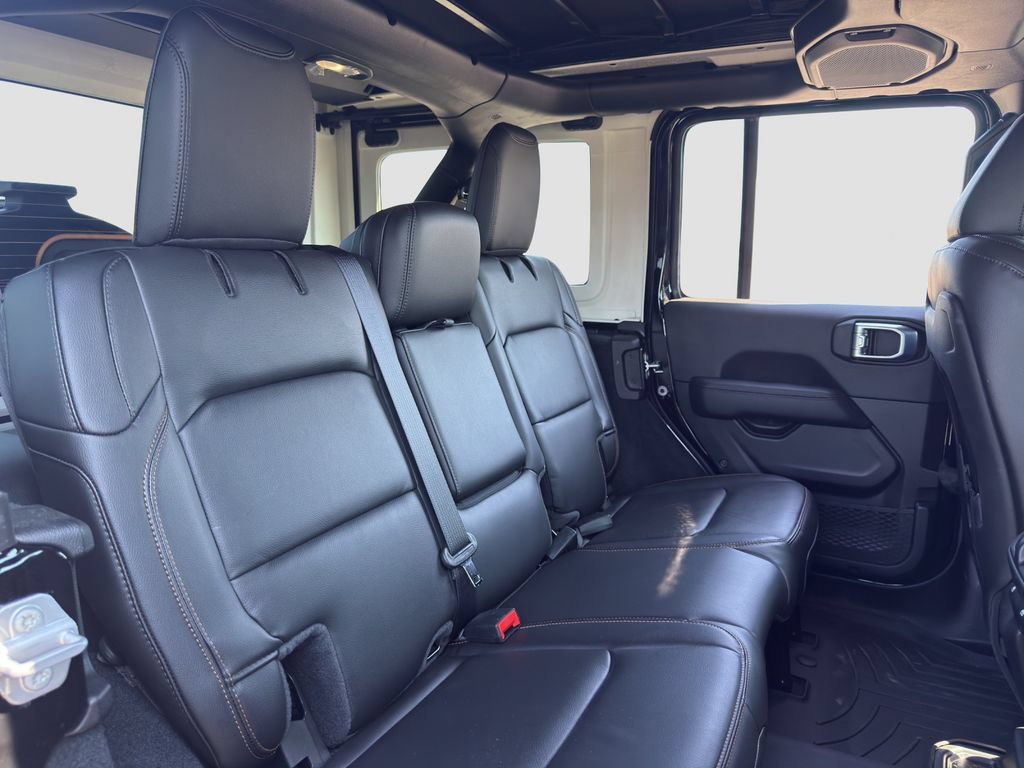 Used 2022 Jeep Wrangler Unlimited Rubicon w/ Xtreme Recon 35" Tire Package AWD/4WD image 28