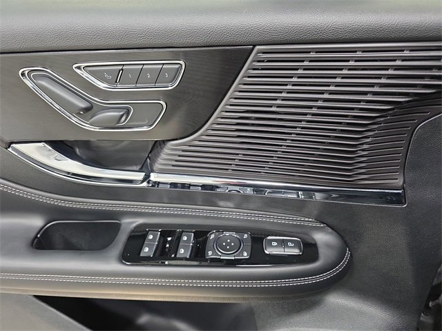 Used 2021 Lincoln Corsair AWD w/ Premium Package image 25