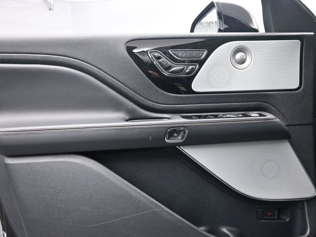 Used 2025 Lincoln Aviator Reserve w/ Equipment Group 201A image 29