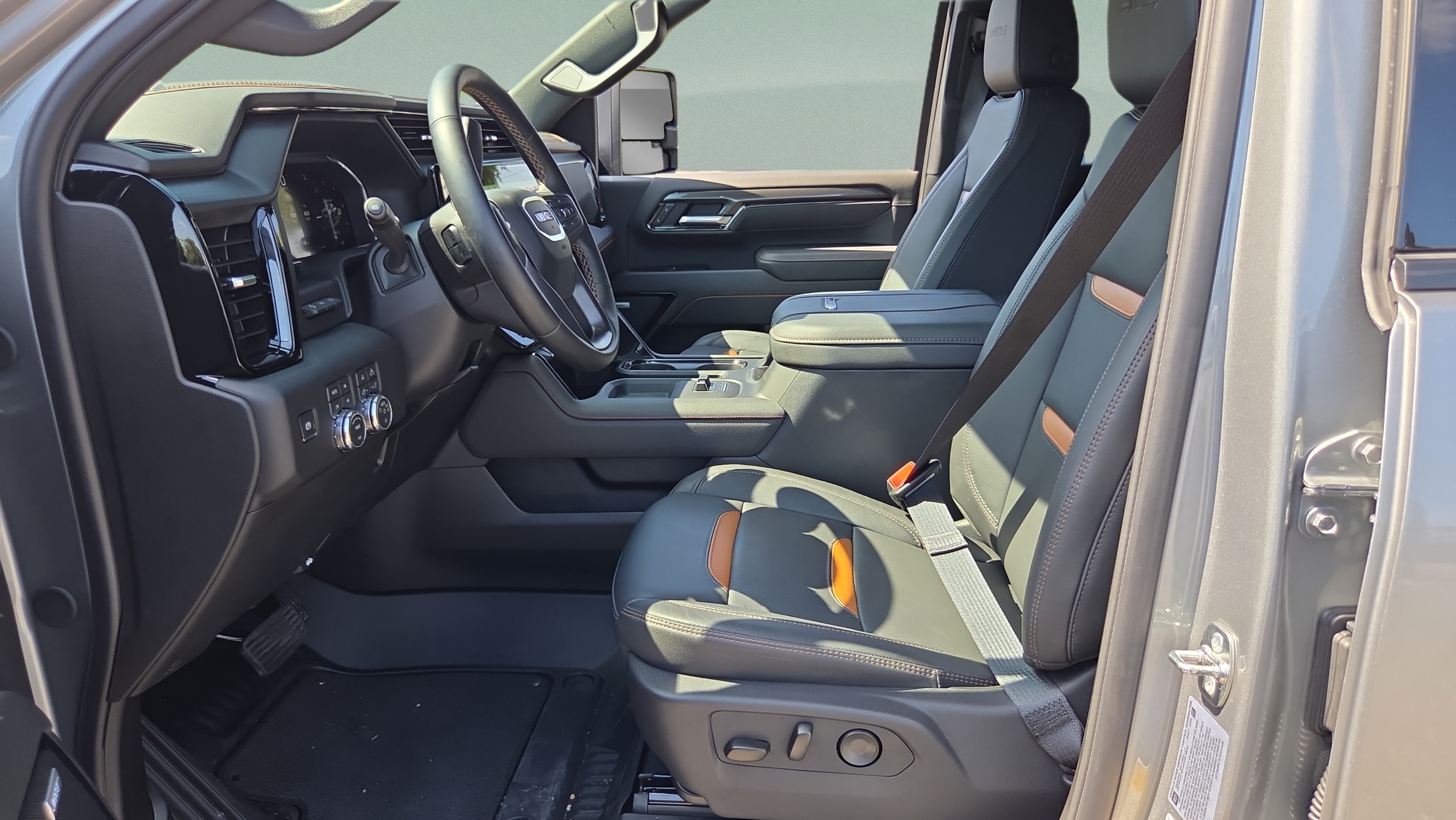 Used 2026 GMC Sierra 2500 AT4 w/ AT4 Premium Plus Package AWD/4WD image 11