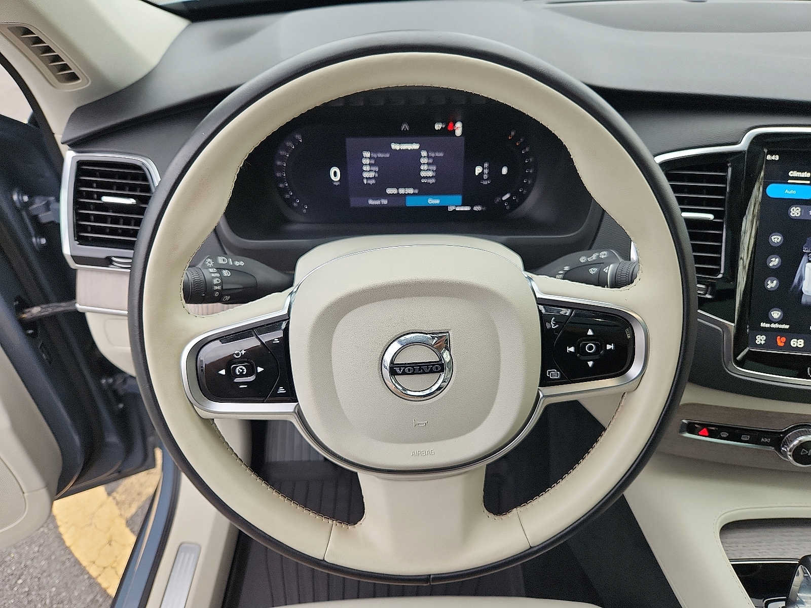 Used 2023 Volvo XC90 B6 Plus w/ Protection Package AWD/4WD image 19