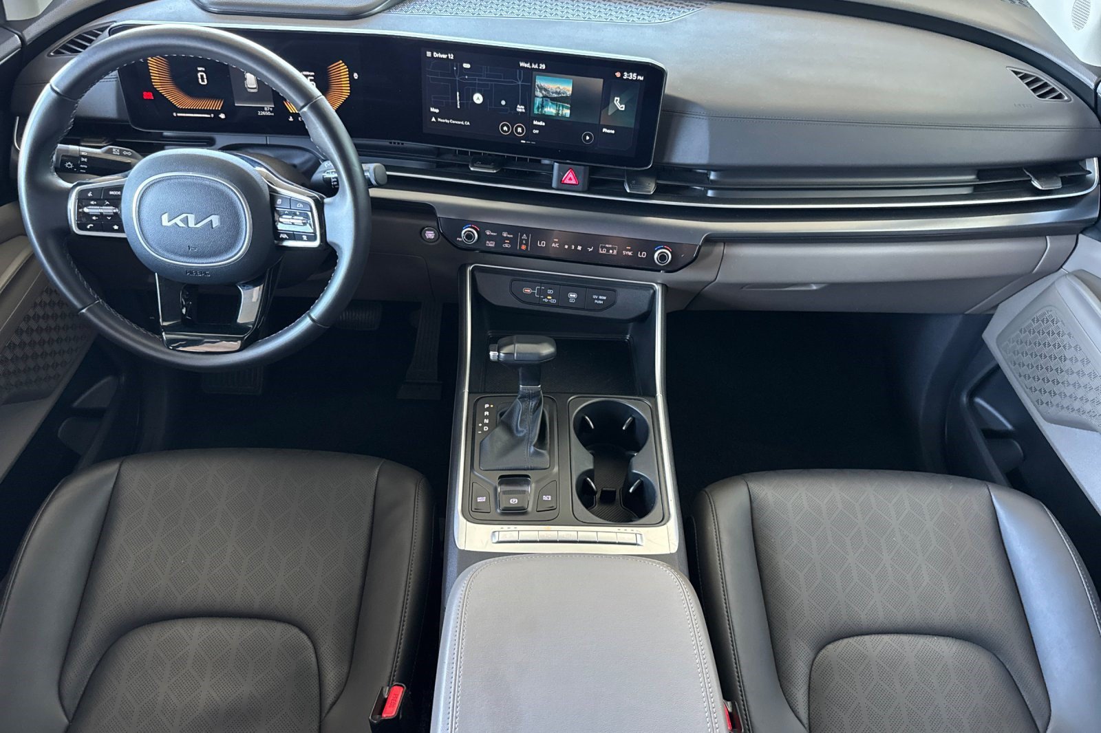 Used 2026 Kia Carnival FWD image 16