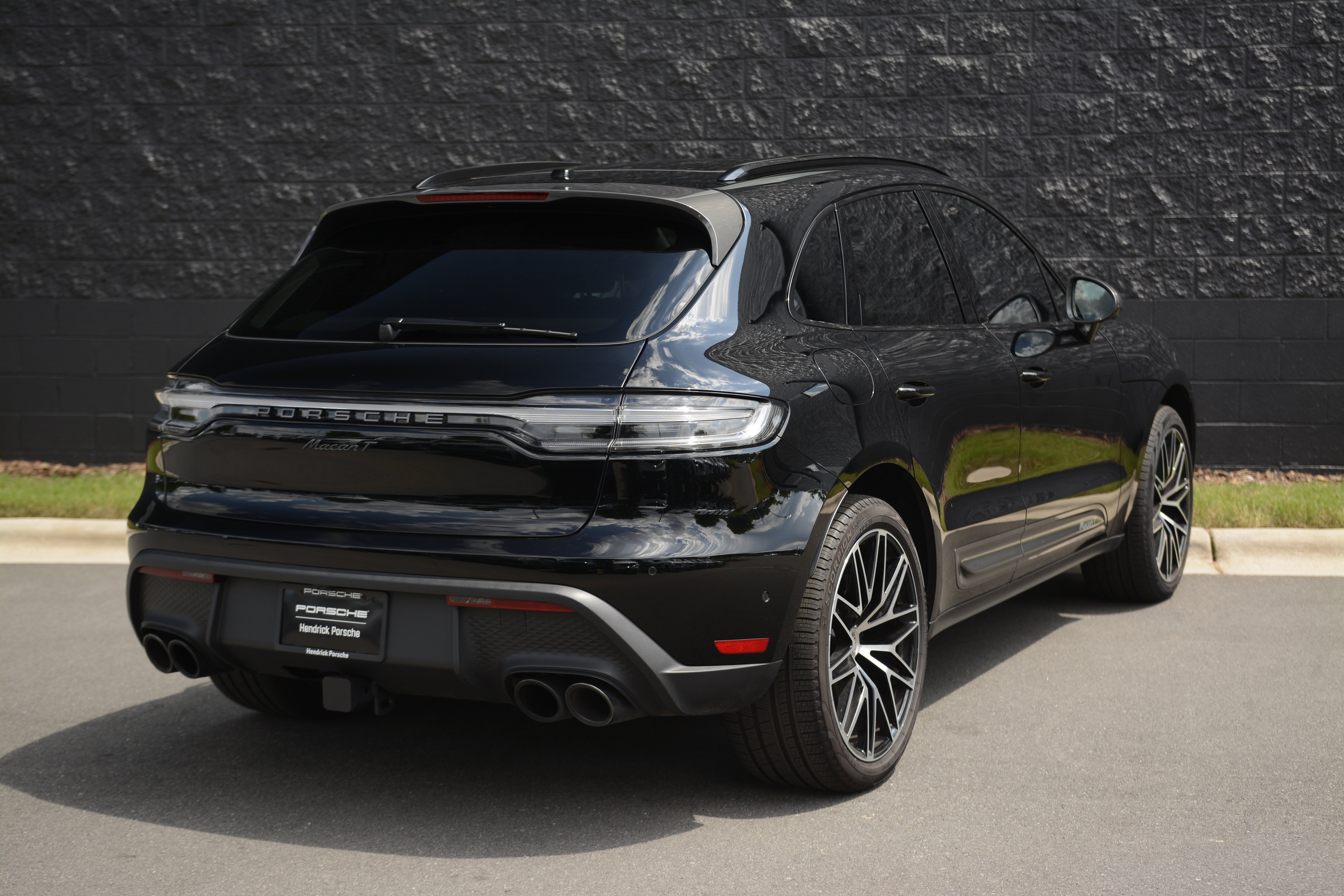 Certified 2026 Porsche Macan Turbo AWD/4WD image 7