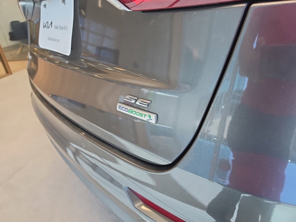 Used 2020 Ford Fusion SE FWD image 14