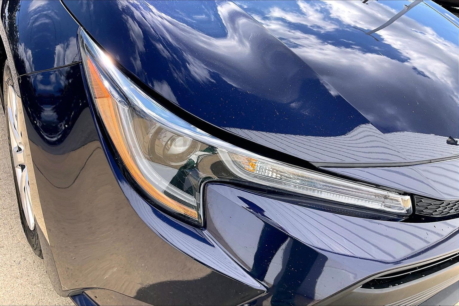 Used 2025 Toyota Corolla LE FWD image 32