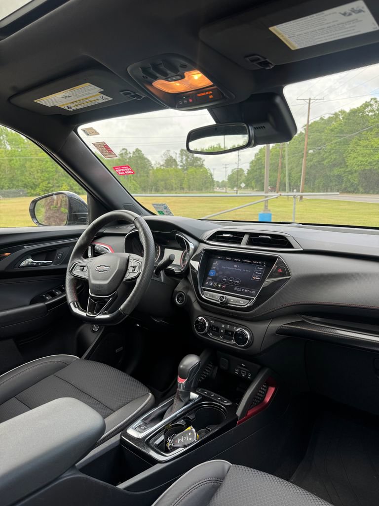 Used 2023 Chevrolet TrailBlazer RS w/ Sun and Liftgate Package FWD image 10
