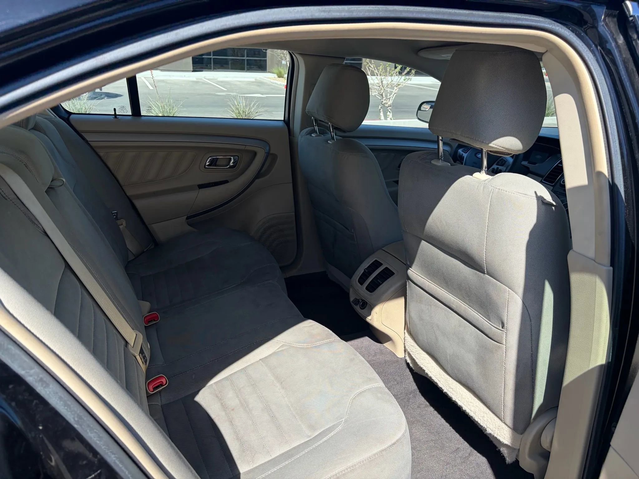 Used 2017 Ford Taurus SE image 14