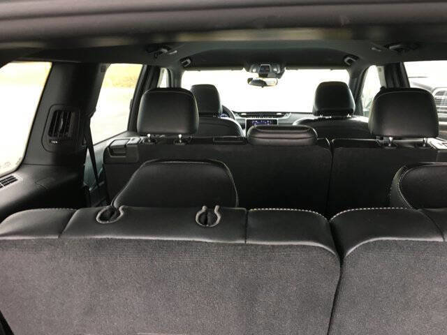 Used 2024 Jeep Grand Cherokee L Laredo image 30