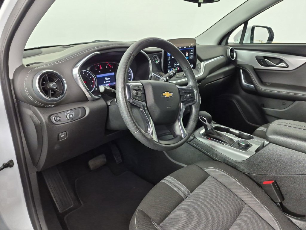 Used 2025 Chevrolet Blazer LT AWD/4WD image 17