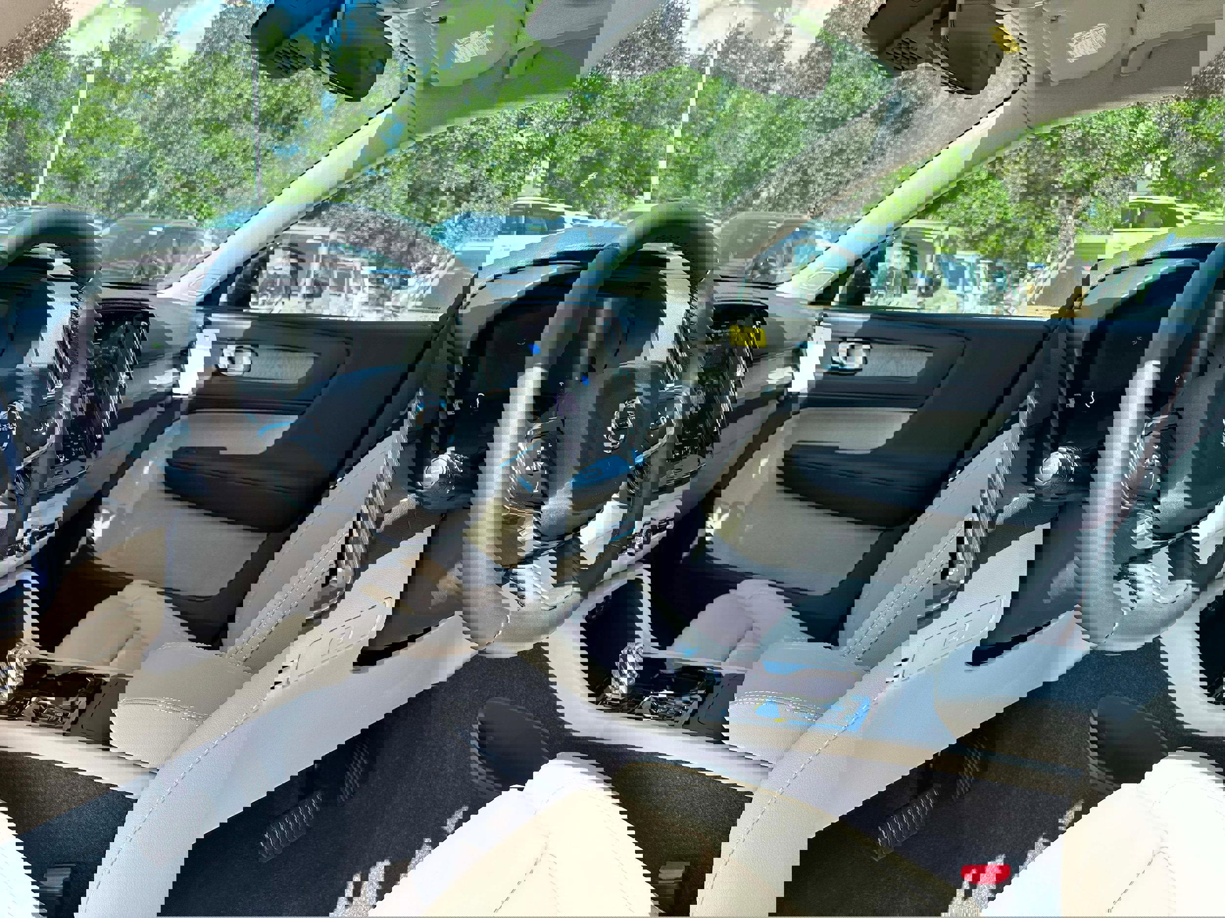 New 2026 Volvo XC40 B5 Plus w/ Protection Package Premier image 8