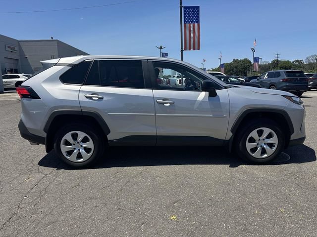 Used 2023 Toyota RAV4 LE AWD/4WD image 5