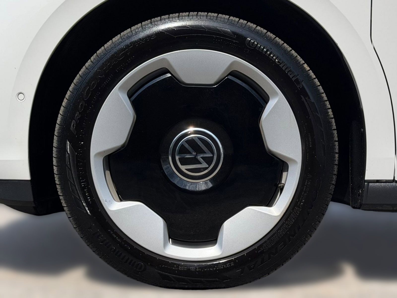 Used 2025 Volkswagen ID. Buzz Pro S RWD image 11