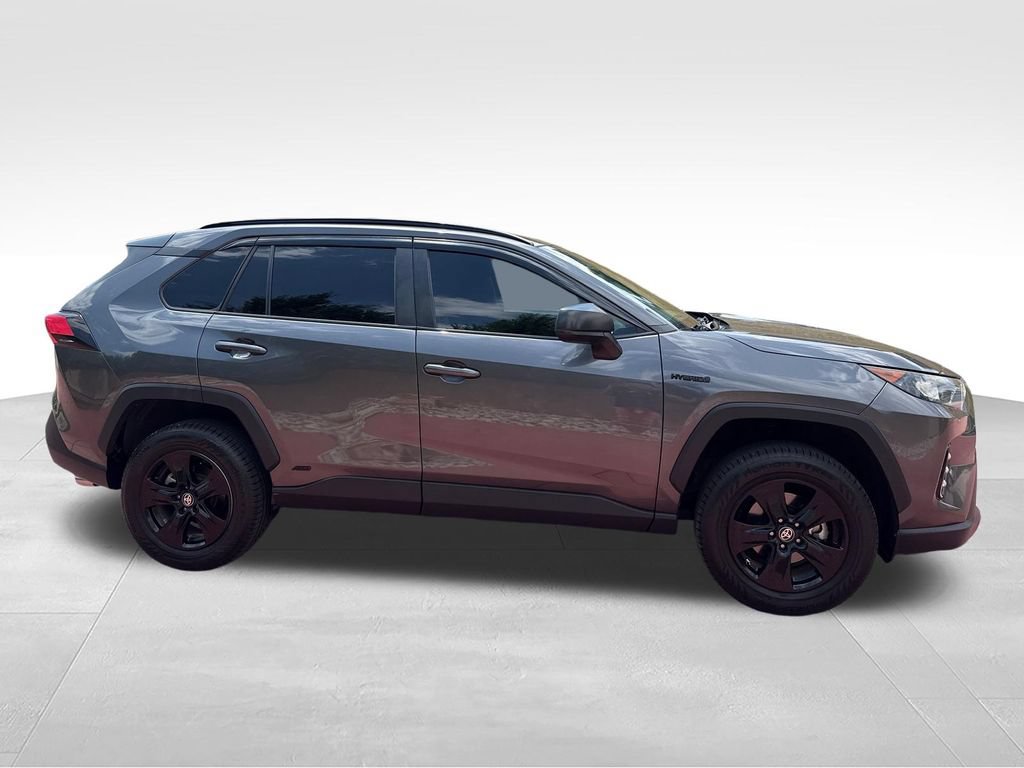 Used 2021 Toyota RAV4 LE AWD/4WD image 10
